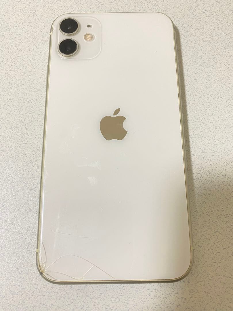 ほ*る様 値下げApple iPhone 11 ホワイト 本体+箱+充電コード+