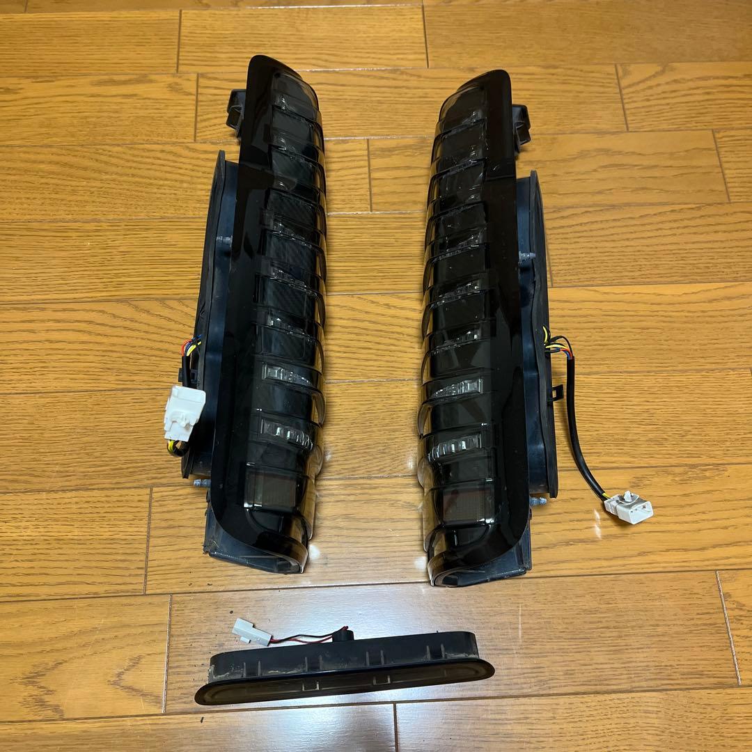 ハイエース　LEDテールレンズ