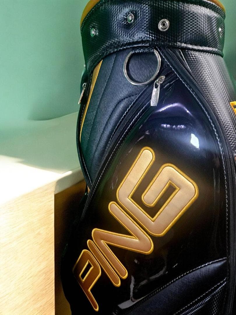 平野公平新品未使用　PING キャディバッグ 黒/金 高級商品