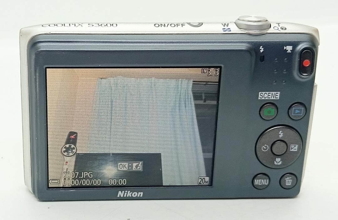 Nikon COOLPIX S3600 8倍ズーム デジタルカメラ 充電器付き