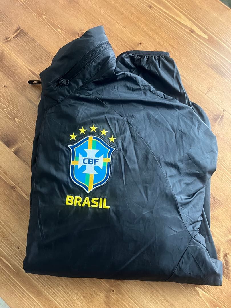 【値下げ中】Nike ブラジル ウィンドブレーカー USサイズ