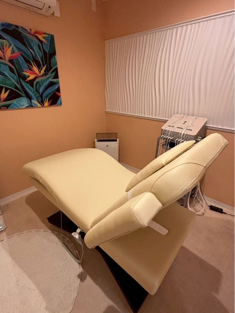 リクライニングマッサージチェア クリーム色