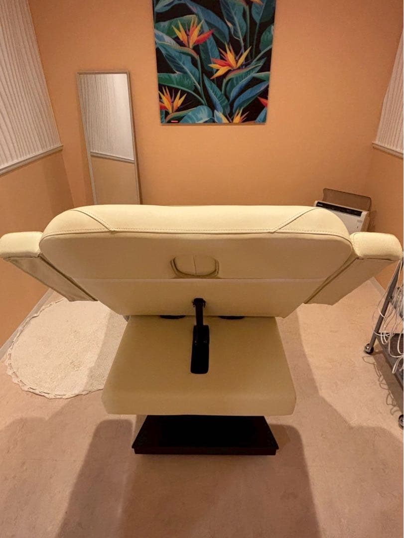 リクライニングマッサージチェア クリーム色