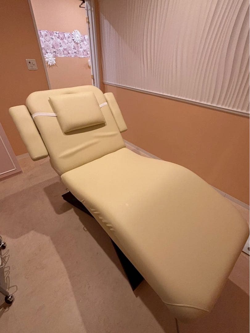 リクライニングマッサージチェア クリーム色