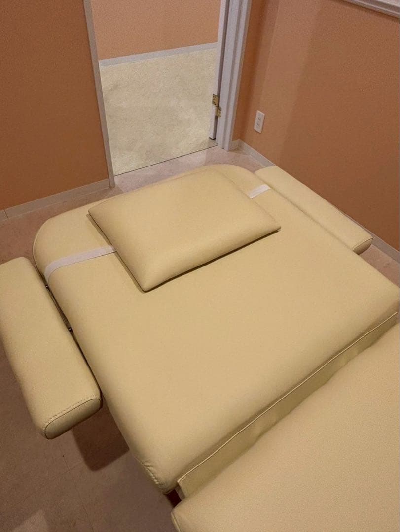 リクライニングマッサージチェア クリーム色