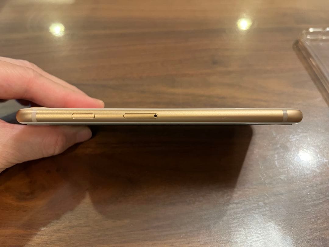 Apple iPhone 8 ゴールド 本体　64G