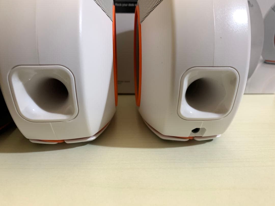 JBL Pebbles 白＆黒の 2箱セット　パソコン用スピーカー　元箱有り