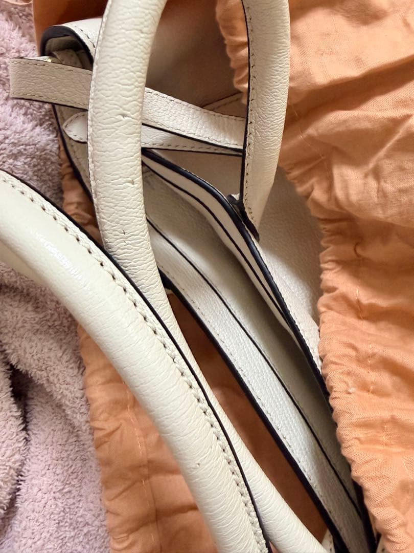 MIU MIU ホワイト ショルダーバッグ