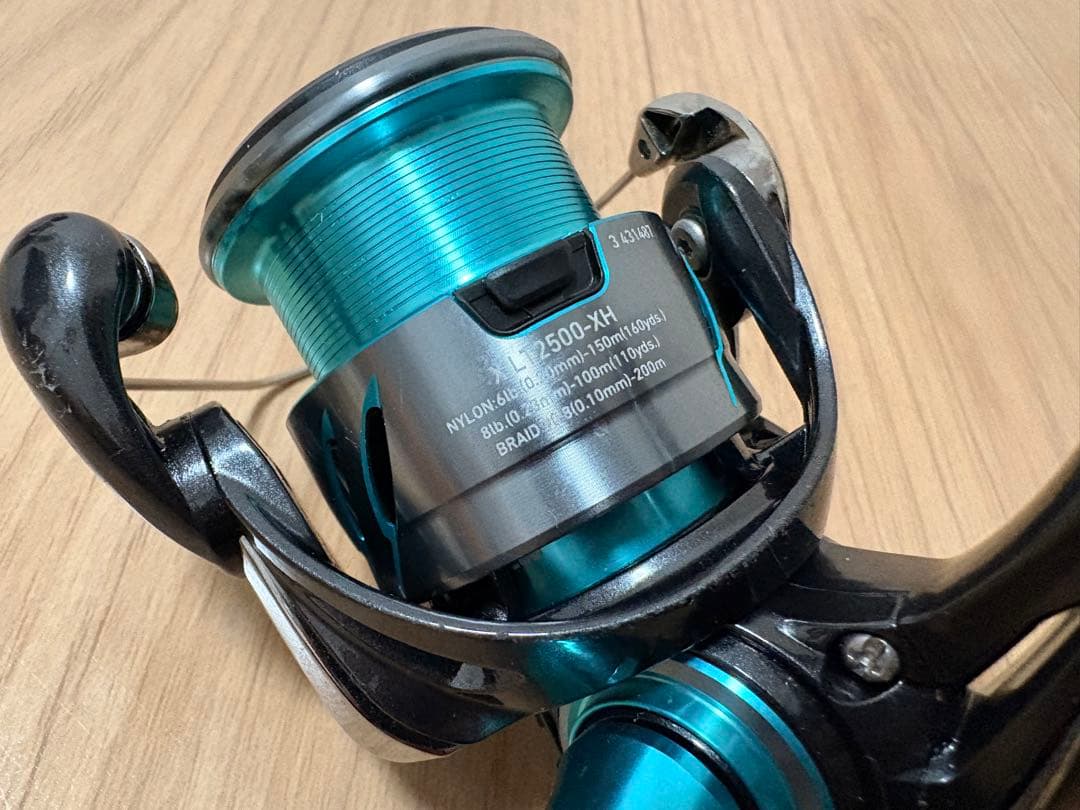 ダイワ エメラルダス X LT2500 スピニングリール エギング