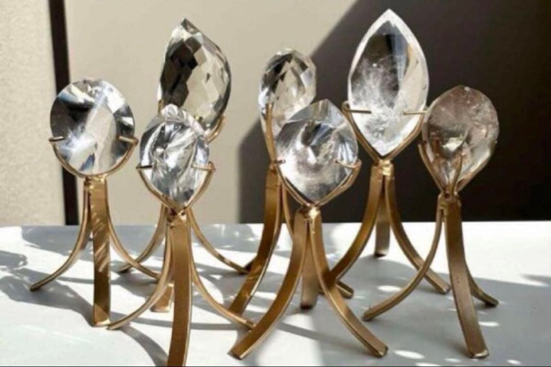 AAAグレード　レムリアンシード　ダイヤモンドファセットカット　台座つき　水晶