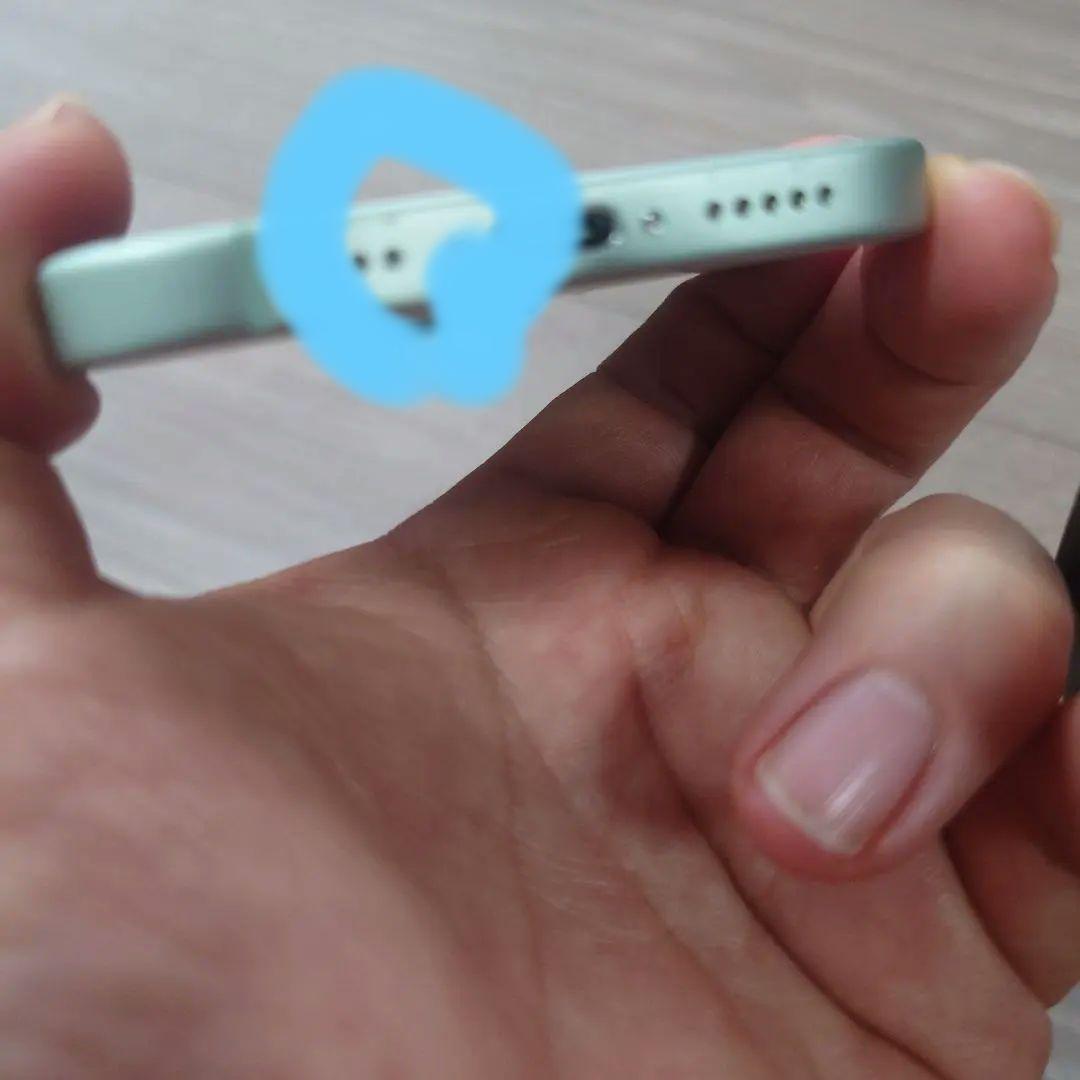 美品　Apple iPhone 15 256GBミッドナイトグリーン