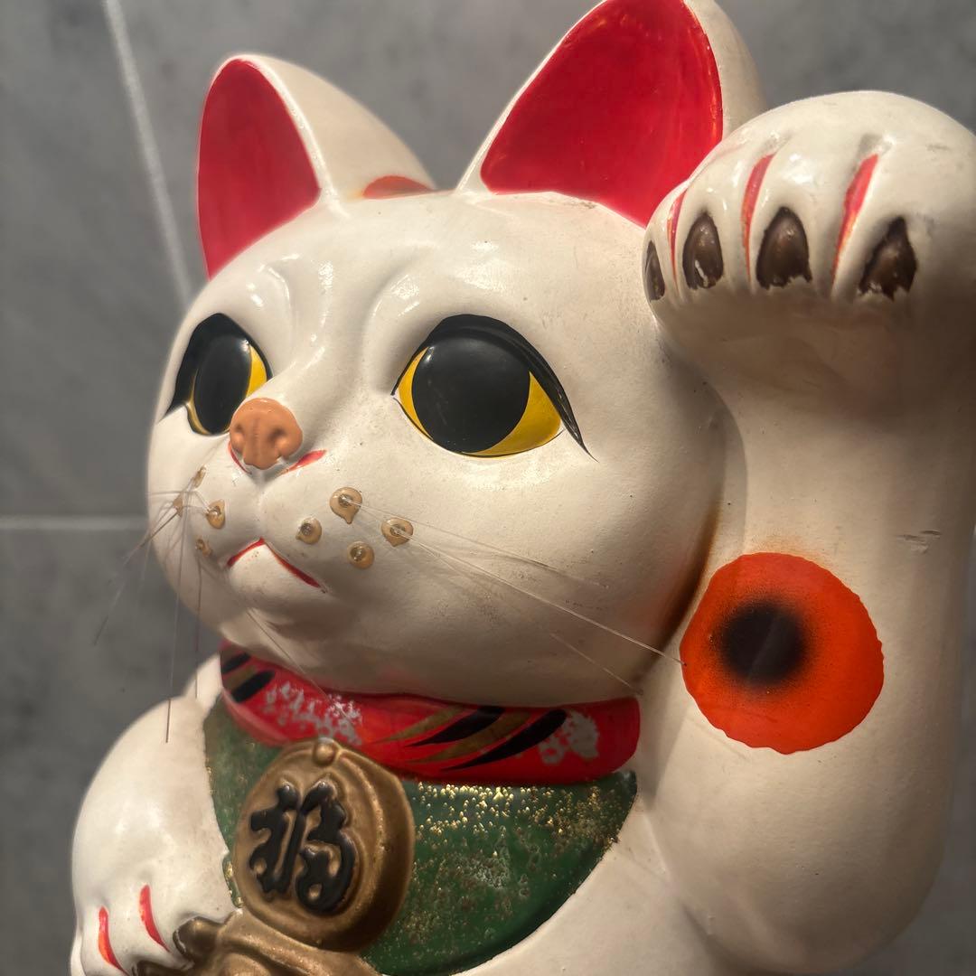 ヴィンテージ手描きの瞳が美しい三毛猫の招き猫