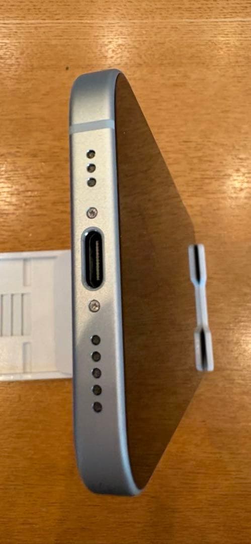 極美品　SIMフリー　iPhone15 128GB ブルー