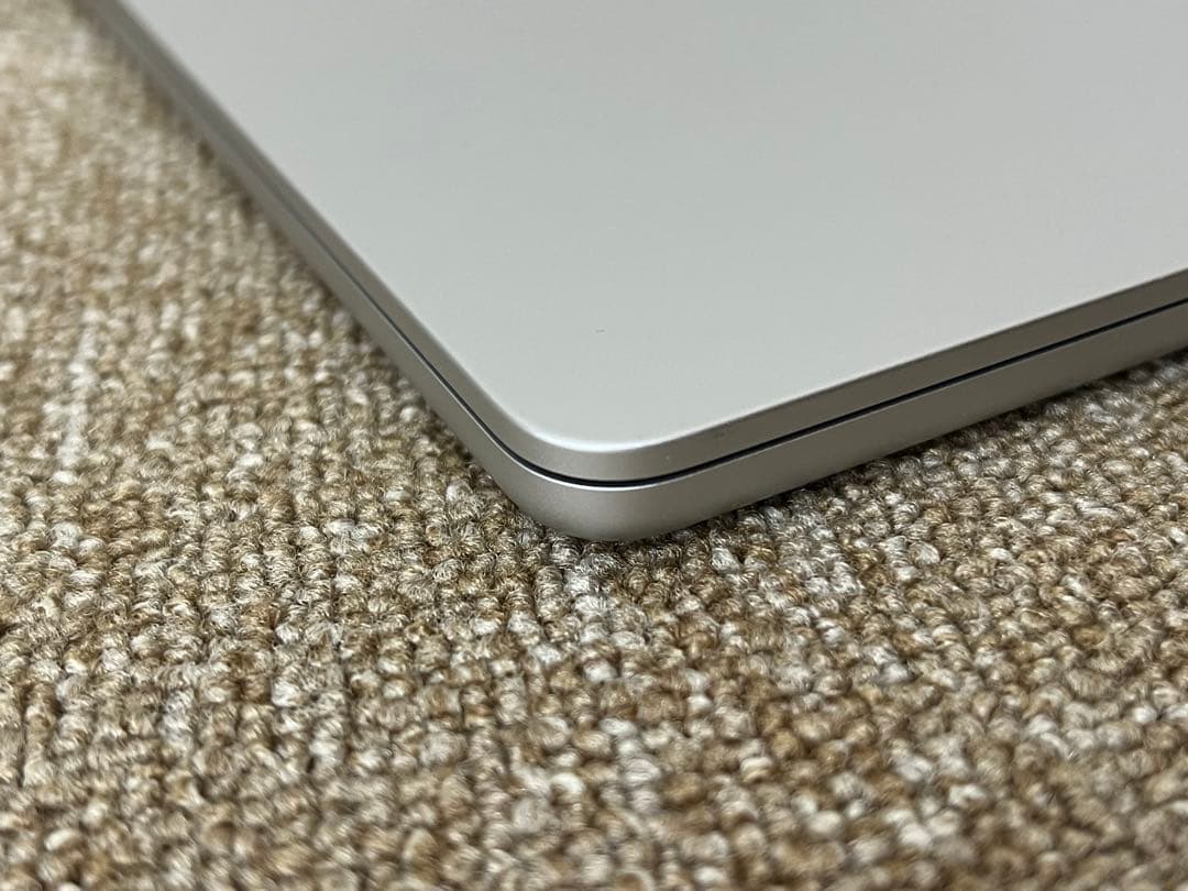 Apple MacBook Air 15インチ　本体 シルバー　M2チップ