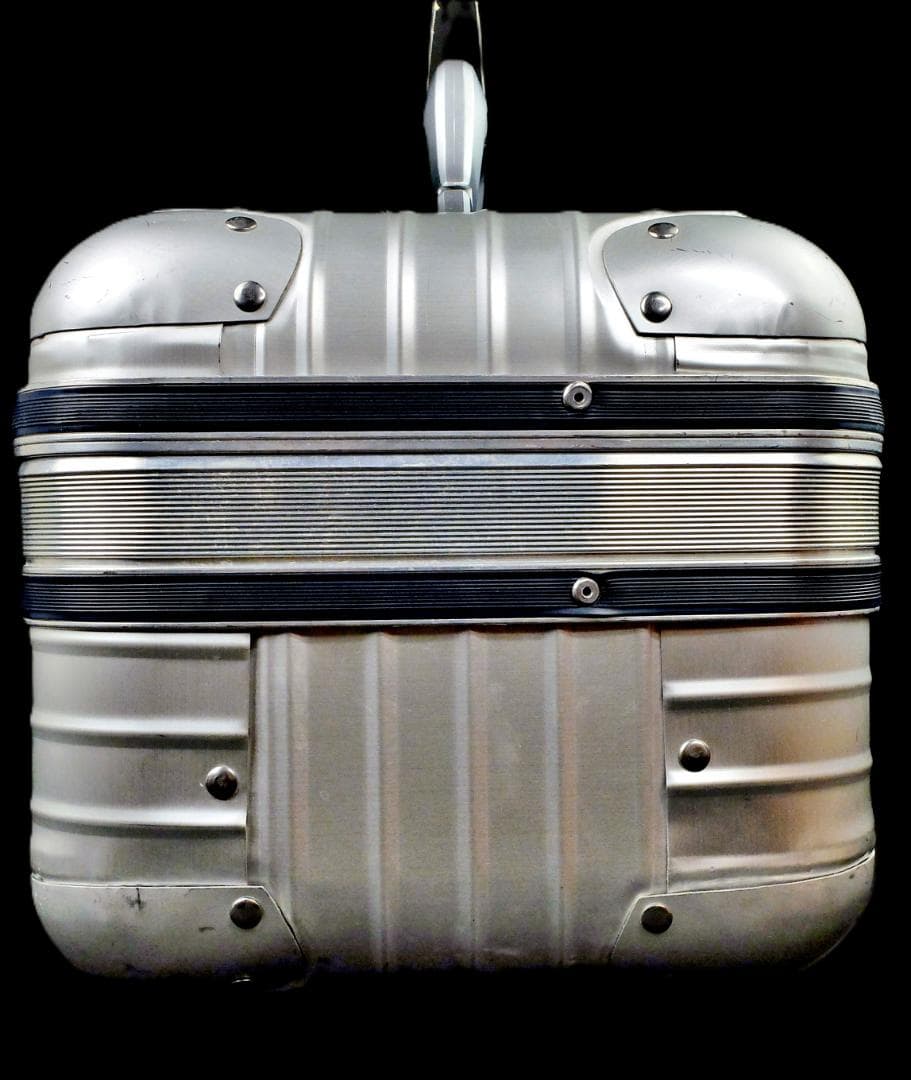 リモワ　廃盤924.38『シルバーインテグラル』アルミ・ビューティケース19L