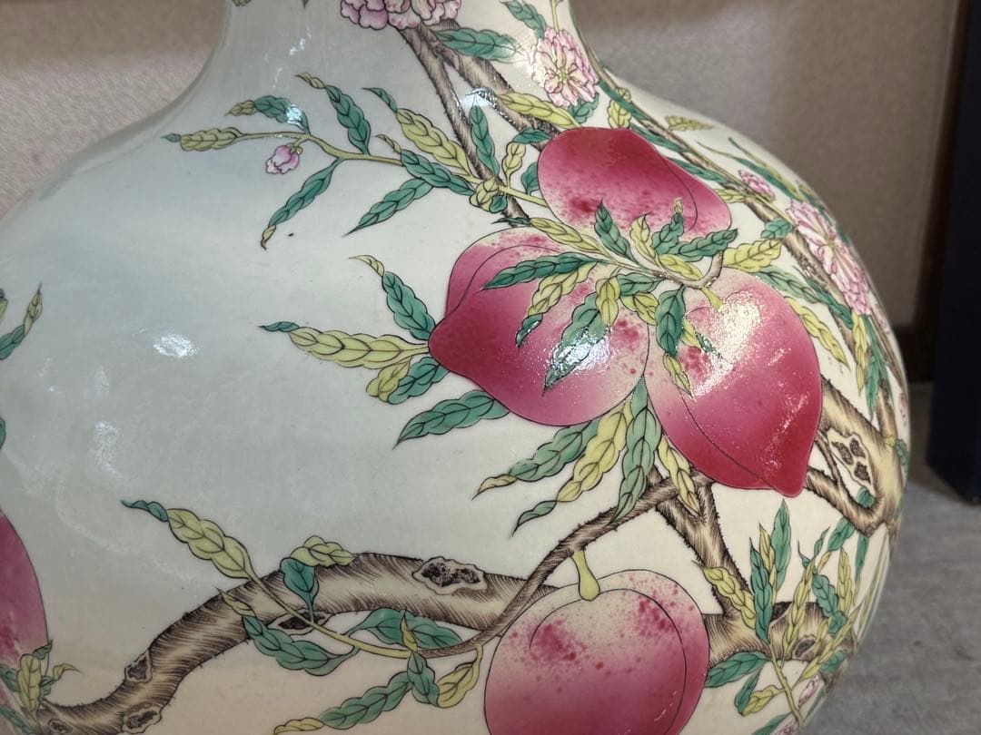 中国　粉彩　九桃紋天球瓶　大清乾隆年製　送料込み260117