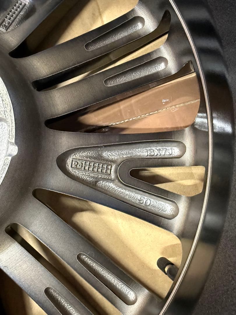 キョウヘイヤリスクロス　純正18インチ ガリキズ無　美品　使用少