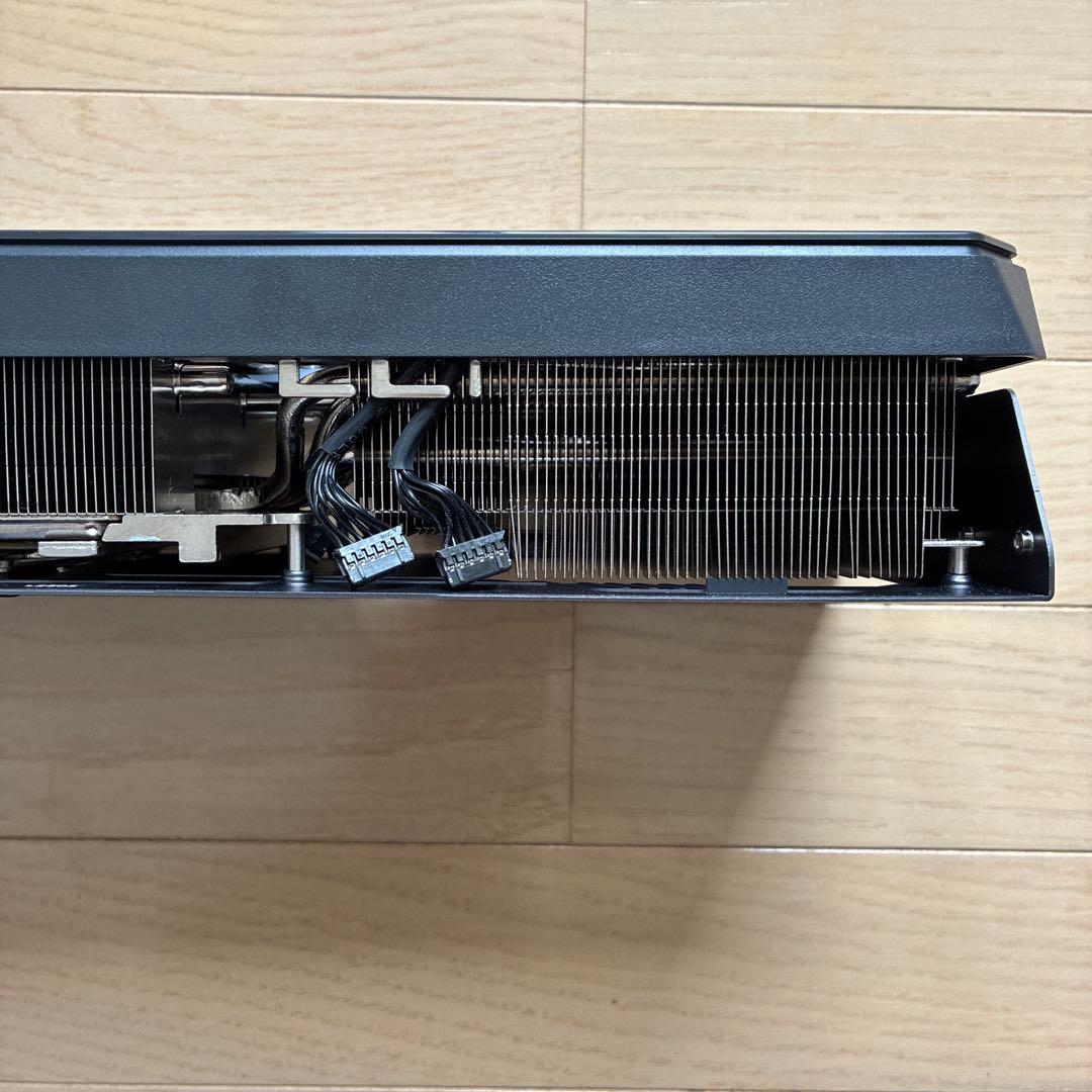 gigabyte RTX5090 ヒートシンク ファン　バックプレート　LED