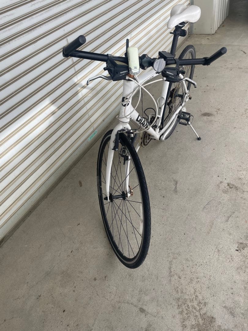 GIANT クロスバイク ホワイト 700Cエスケープ