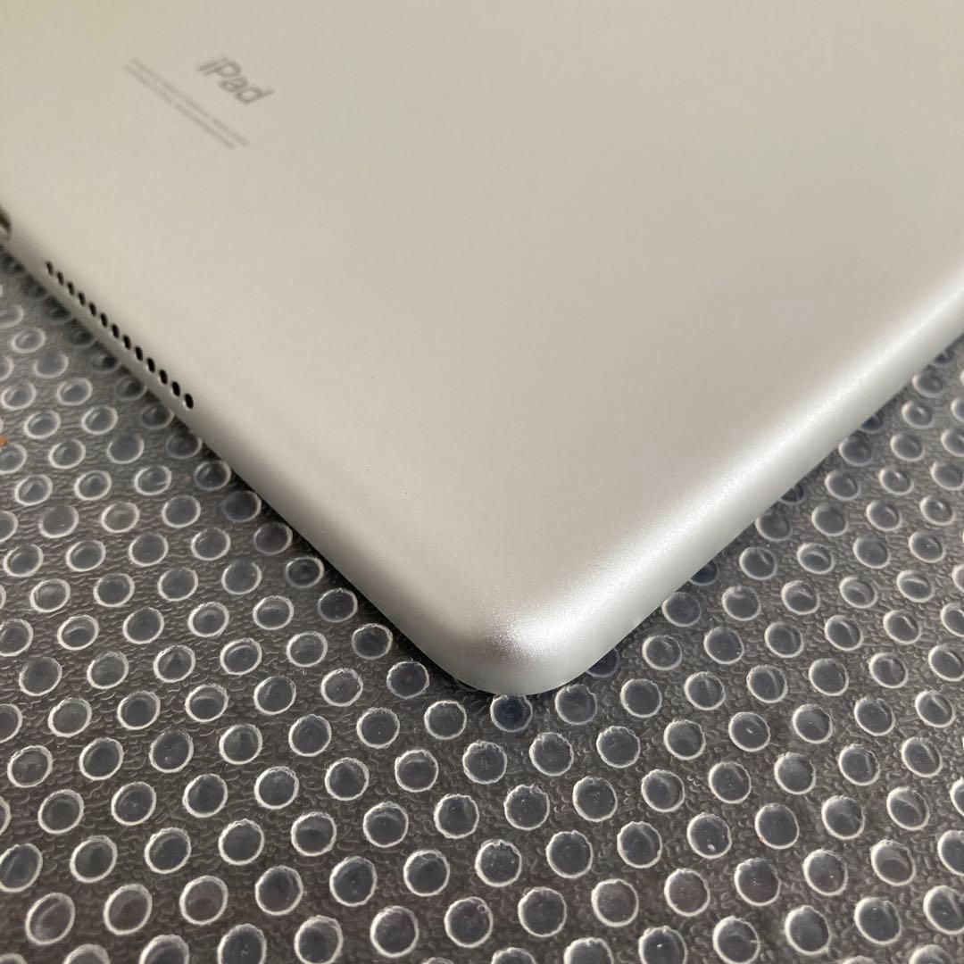 3738【早い者勝ち】電池良好☆iPad8 第8世代 32GB SIMフリー☆