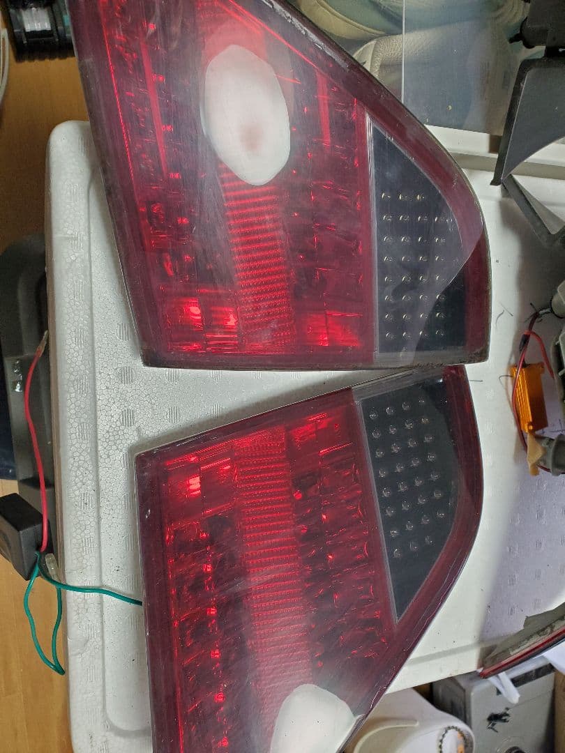 トヨタ　クラウンロイヤルLEDテールライト 赤 4個セット流れるウィンカー