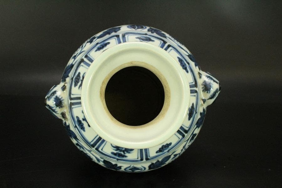 中国美術 青花 纏枝蓮花紋 獣耳 壷 高18.2cm(LC515)