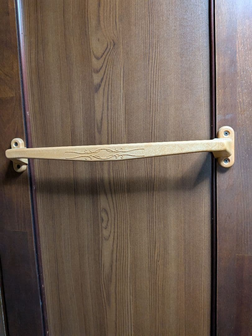 ブラウン クローゼット 花柄装飾付き