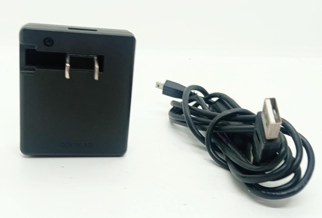 Nikon COOLPIX S3100 シルバー 充電器付き デジタルカメラ