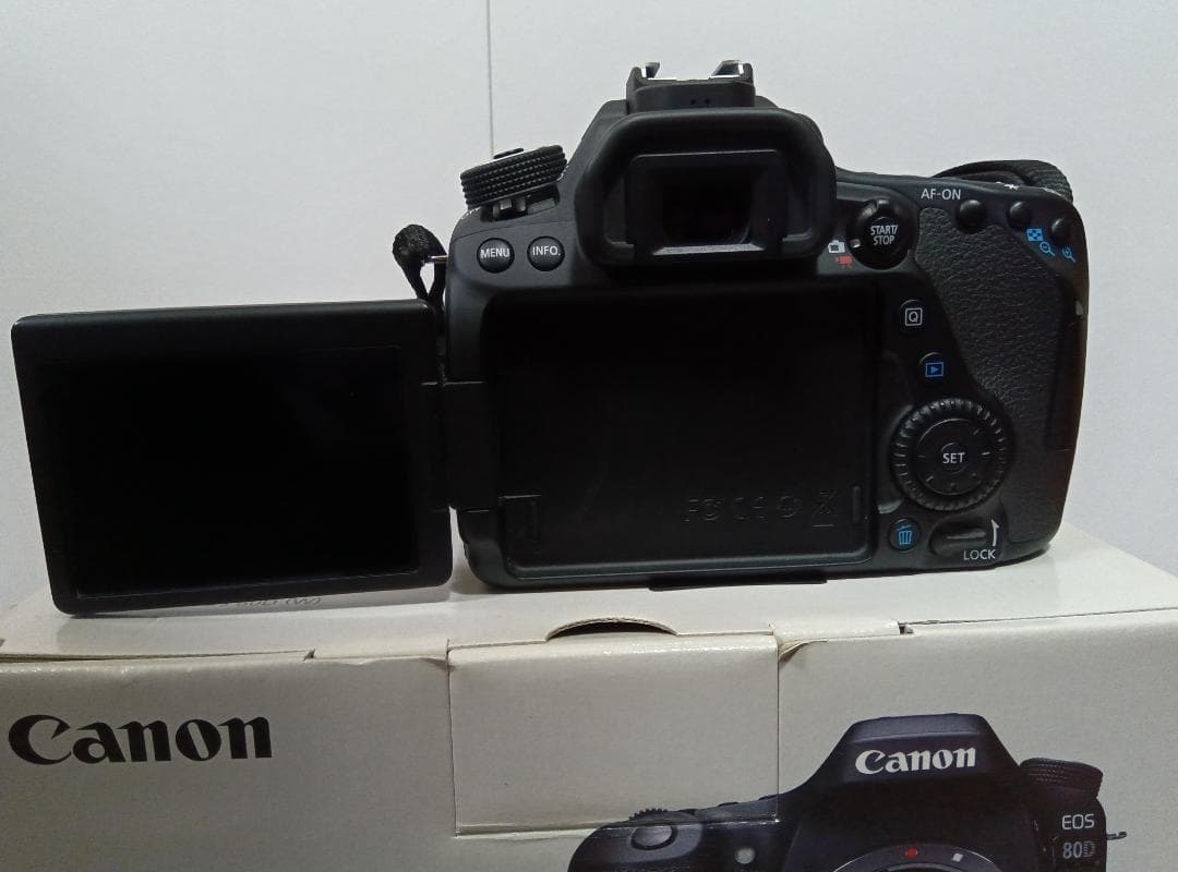 Canon EOS 80Dボディ おまけレンズ付き