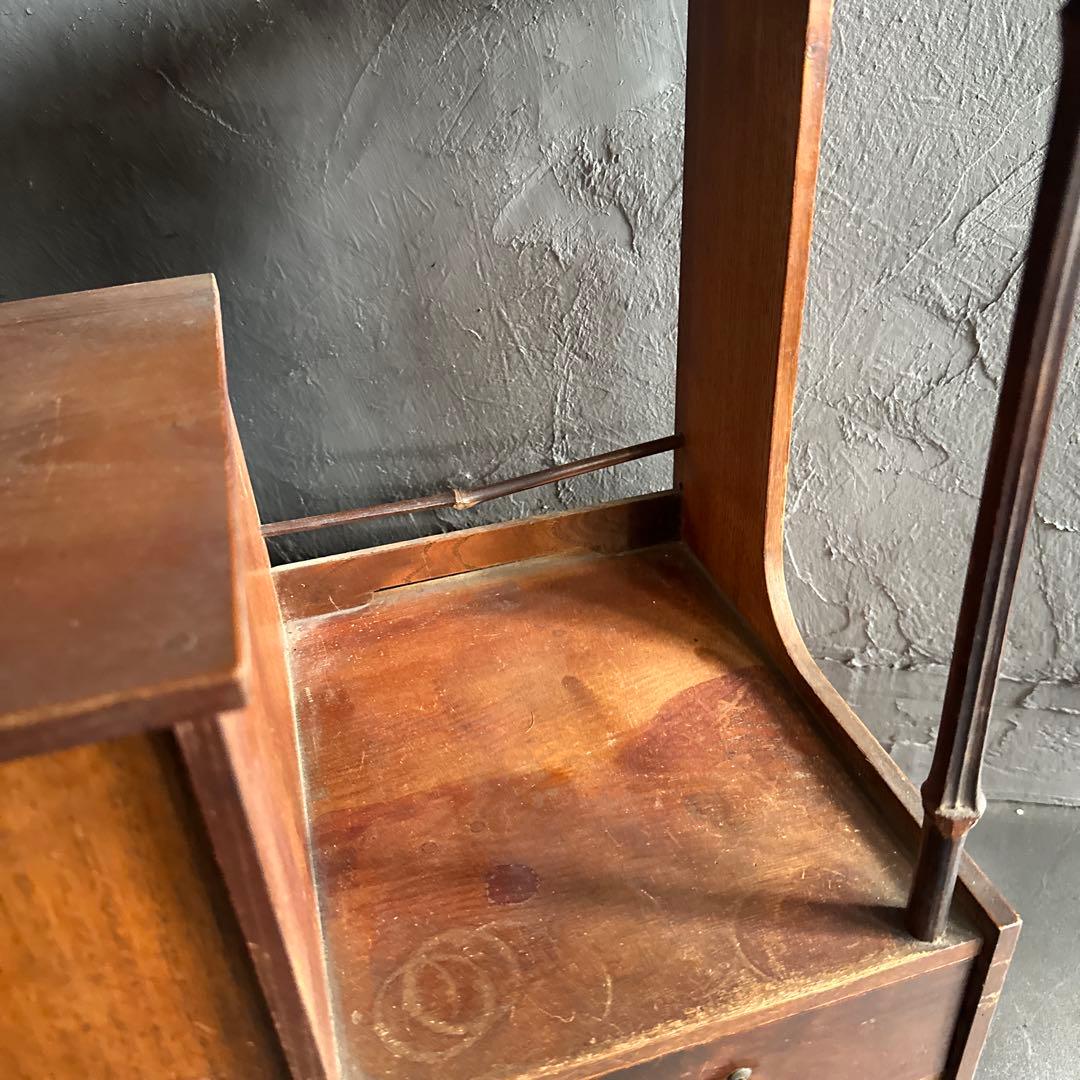 さらに！瞬間お値下げ❣️小さな茶箪笥　古ガラス入っています！ 食器棚などに可愛い