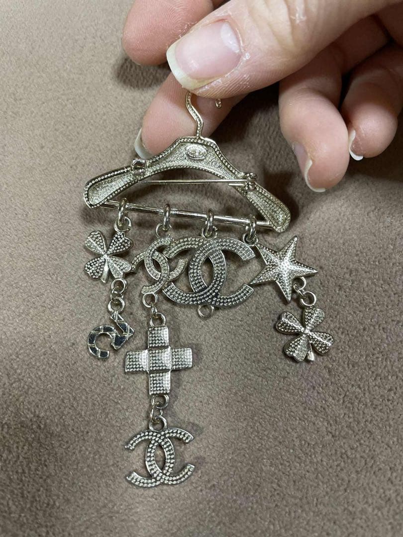 CHANEL シャネル ハンガーモチーフココマークブローチ