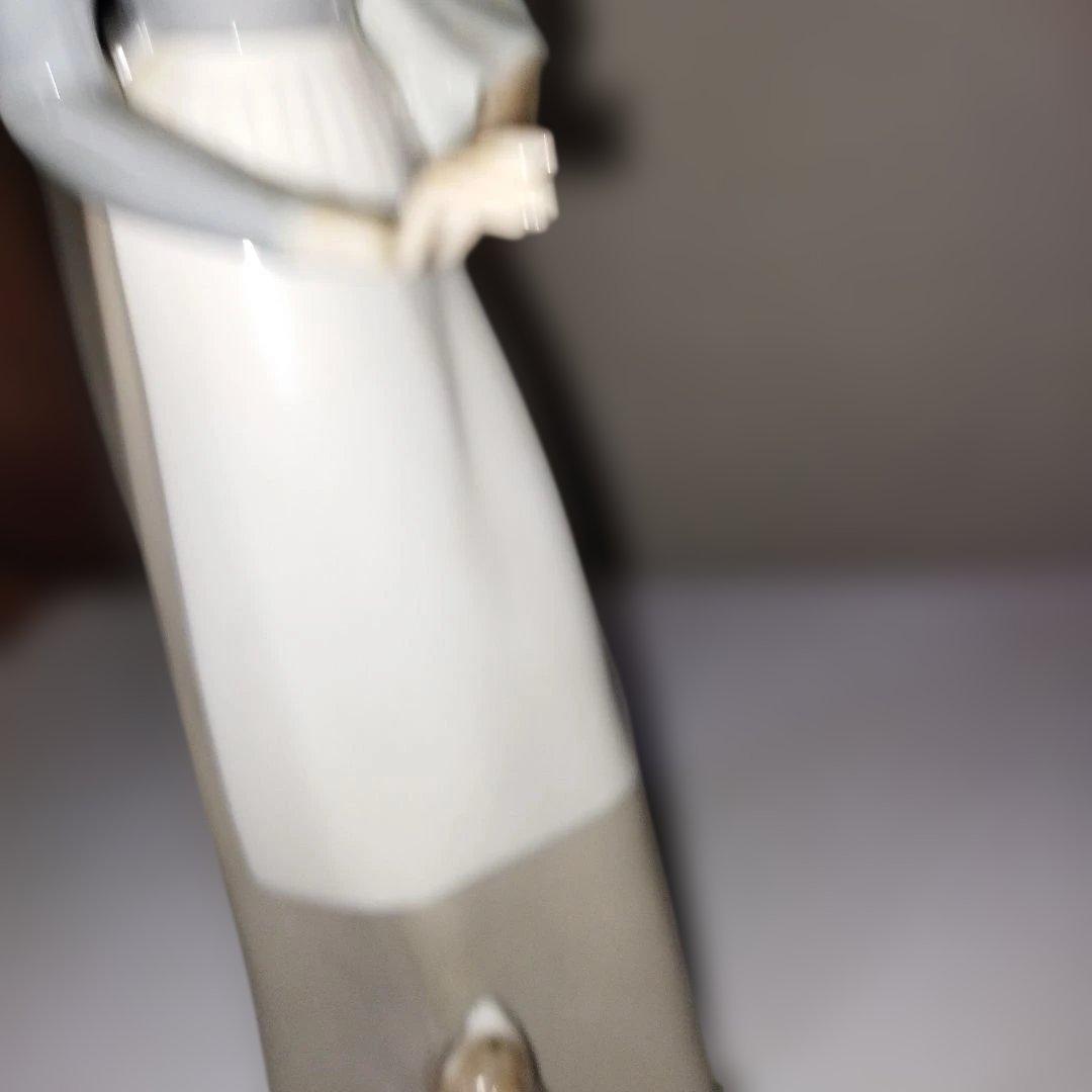 陶器製 女性像 バスケット付き