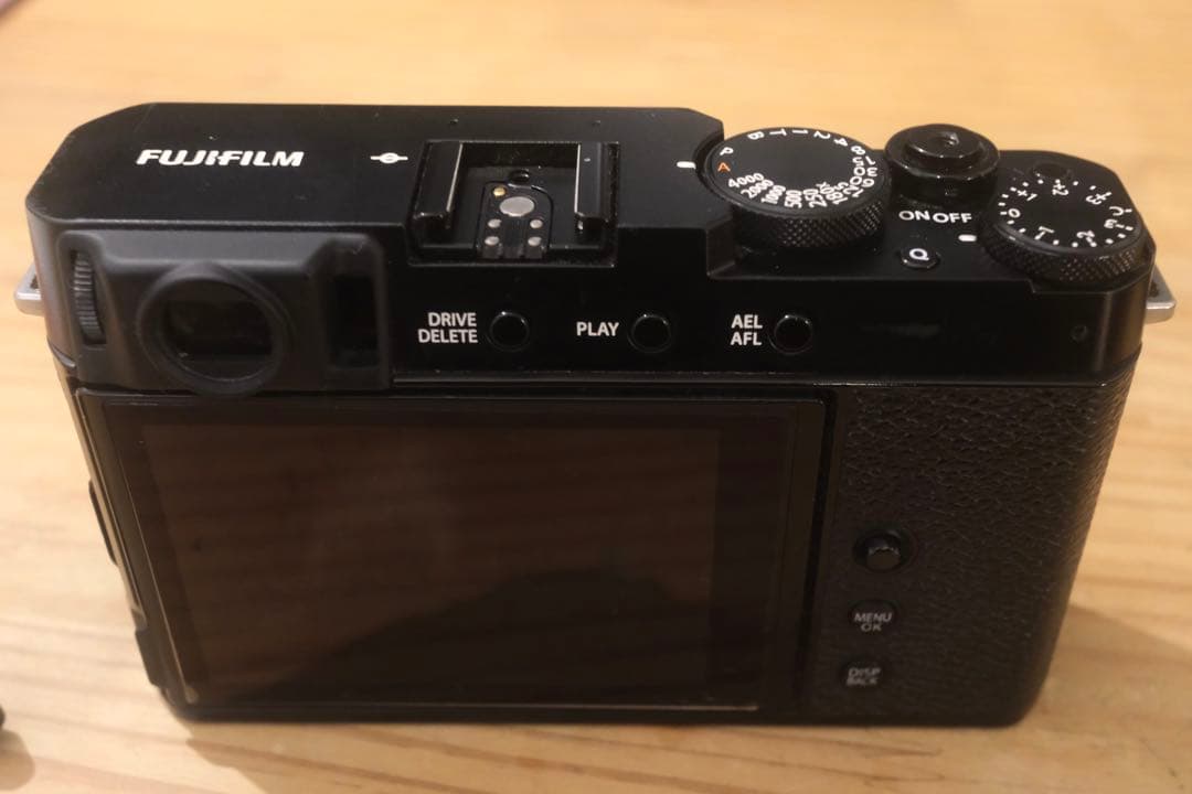 富士フイルム FUJIFILM X-E4 ミラーレスカメラ 本体 ブラック　黒