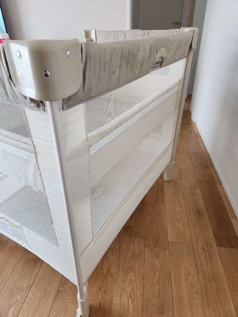 アップリカ　ココネルエアープラス　ポータブル　ベビーベッド