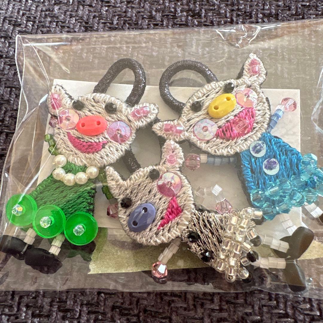 アルベロベロ　ボタンブローチ