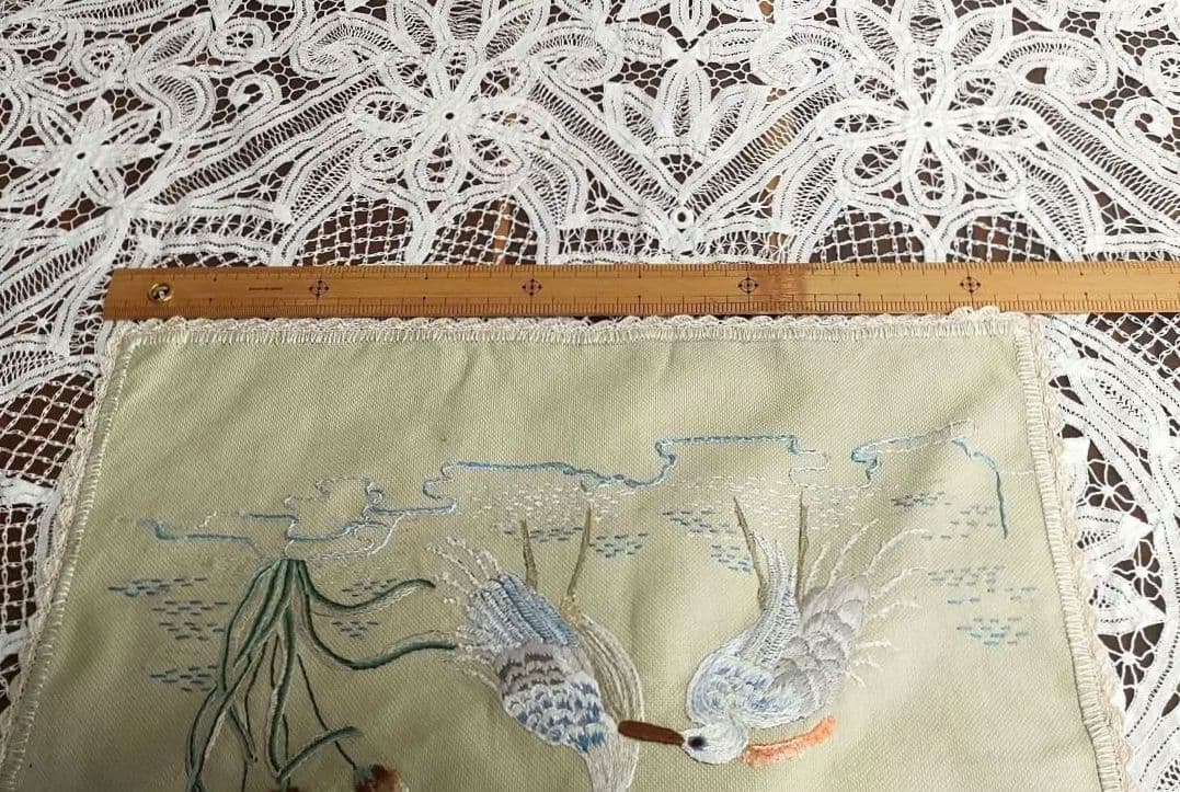 ハンドメイド アオサギ 手刺繍 手編みレース縁取り テーブルセンター