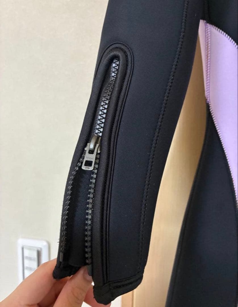 ウェットスーツ 帽子(新品)、説明書、ハンガー、カバー付き