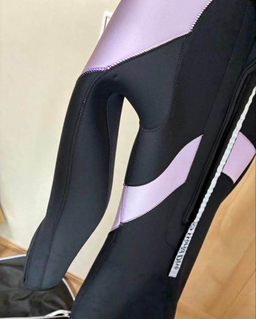 ウェットスーツ 帽子(新品)、説明書、ハンガー、カバー付き