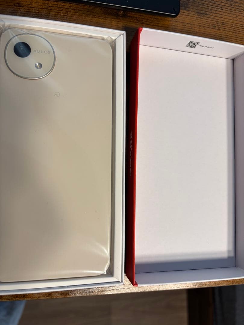 docomo AQUOS wish 4 本体　ホワイトSIMフリー