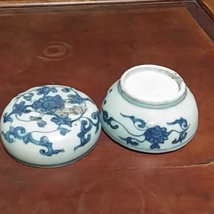 青花唐草蓋物　明時代中期