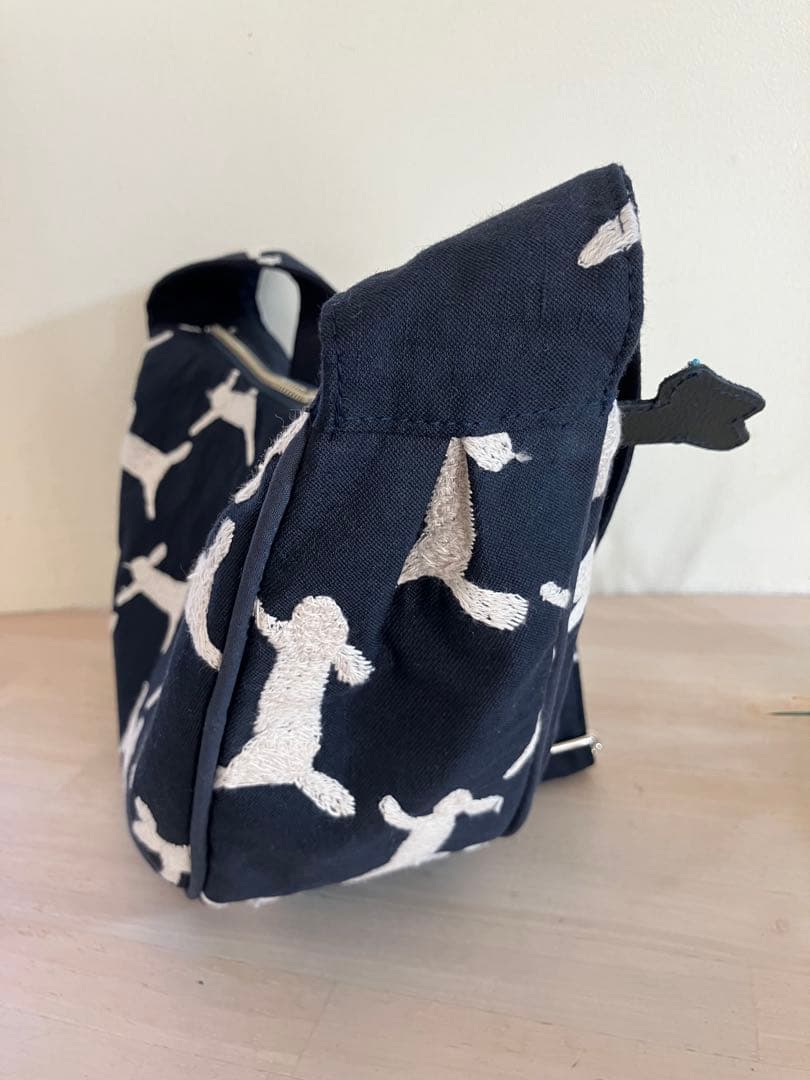 専用出品です。run run run navyボディバッグ