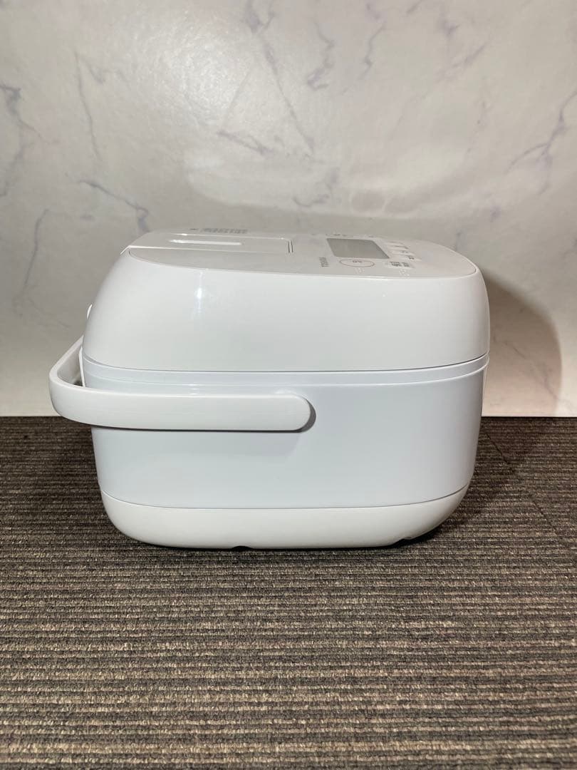 975 東芝 3合炊き IHジャー炊飯器 ホワイト 備長炭ダイヤモンド釜 高年式