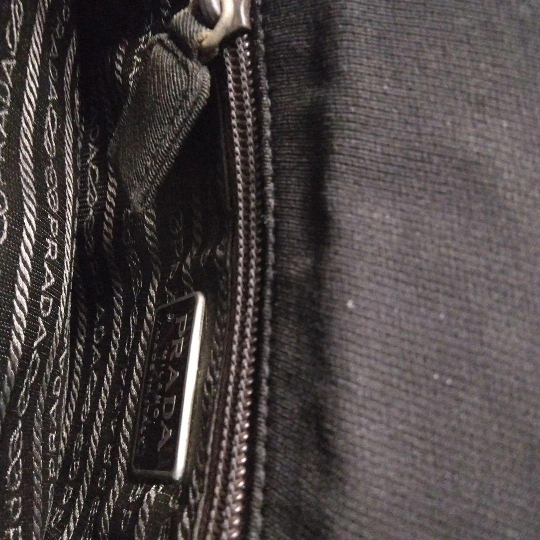 PRADA 焦げ茶色のプラスチック製 ショルダーバッグ