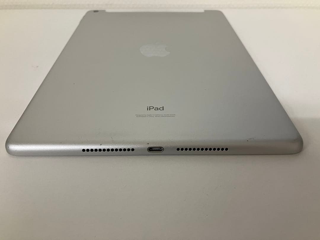 iPad 第8世代 シルバー セルラーモデル