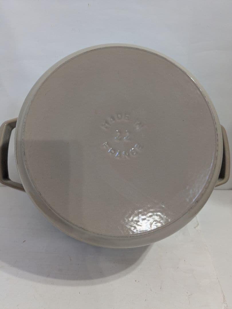 Staub　ストウブ　ココット・ロンド　リネン　22cm　トリベット付