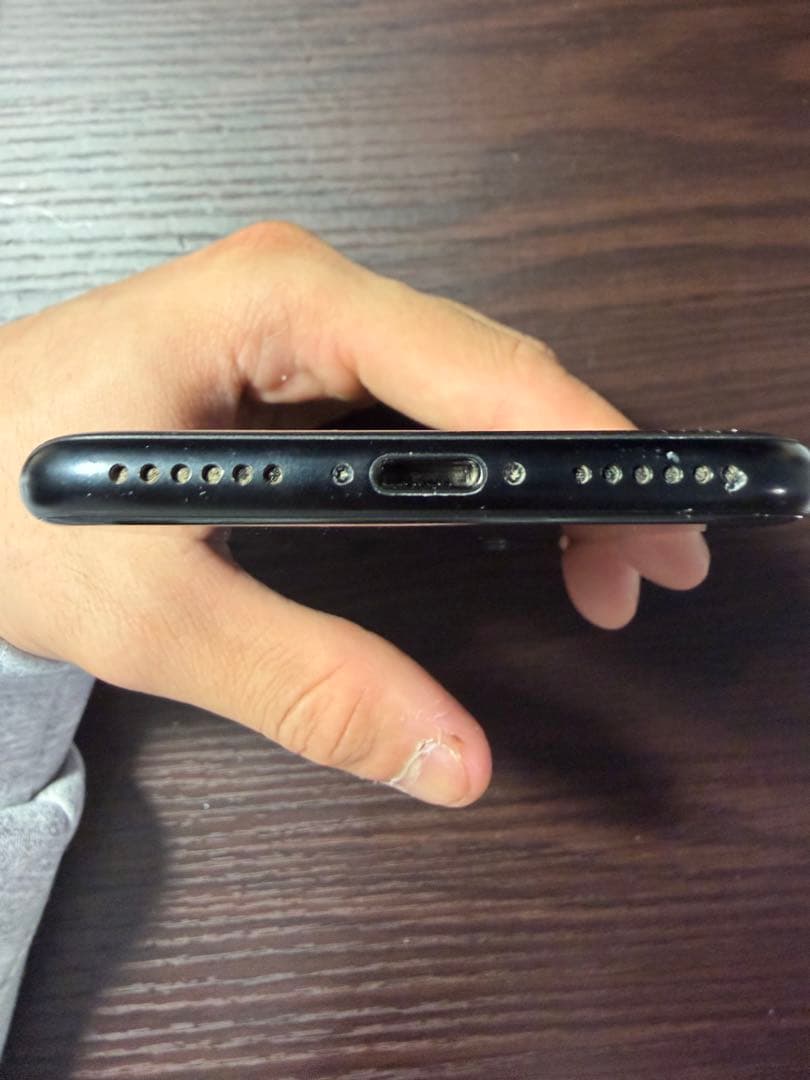 Apple iPhone SE第二世代　64GB スペースグレー 本体