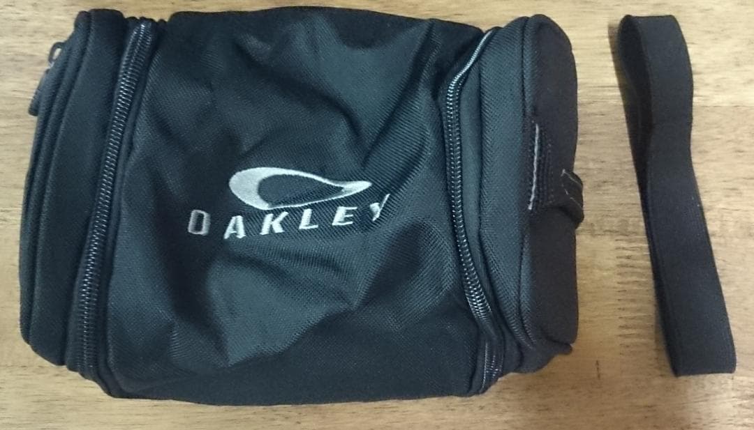 無言購入歓迎！　ディスプレイ内蔵ゴーグル OAKLEY AIRWAVE 1.5