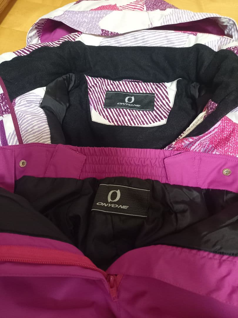 美品　ONYONE レディーススキーウェア　Sサイズ