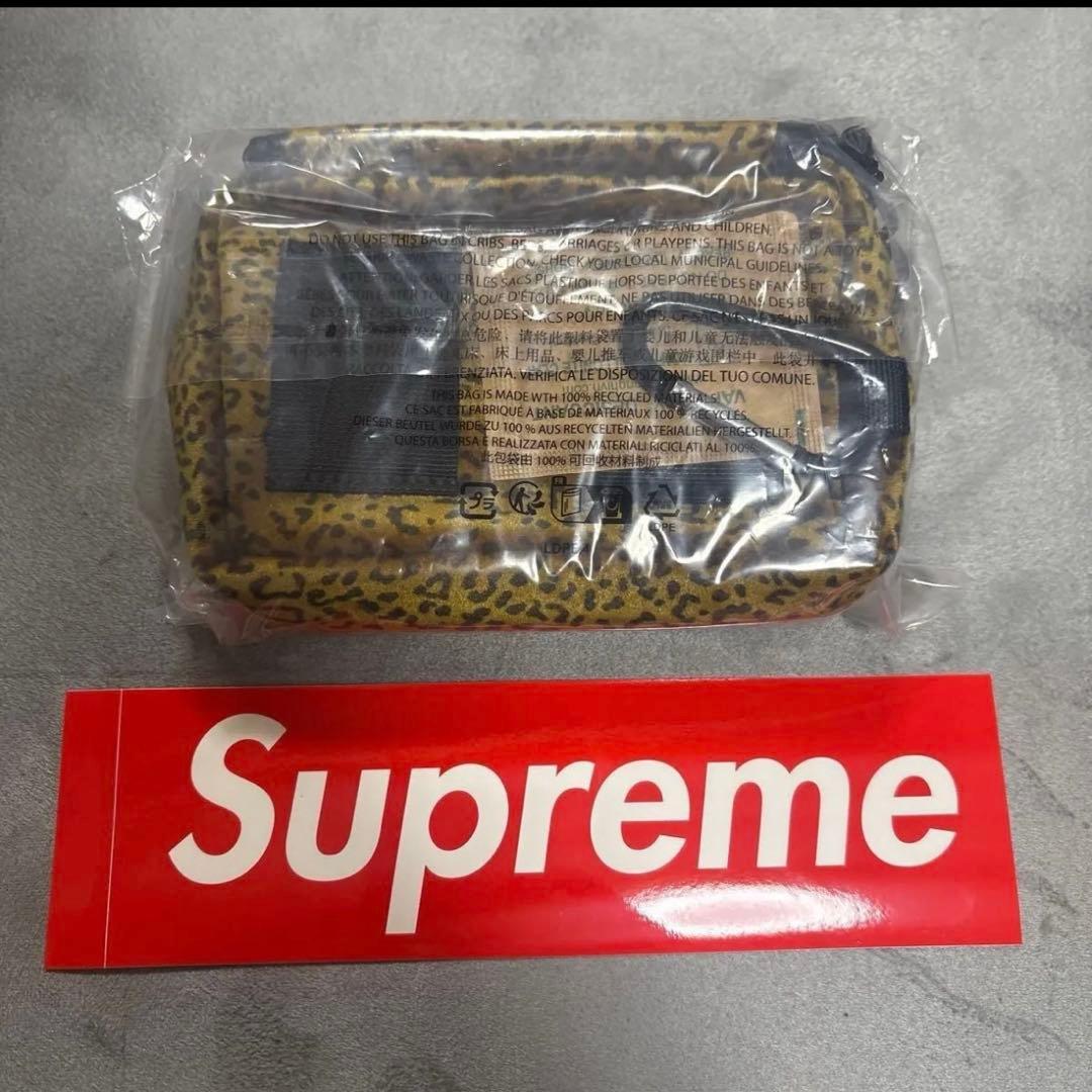 バッグ Supreme Velvet Mini Pouch Tan Leopard