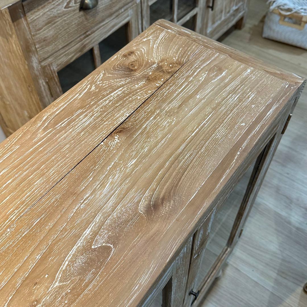 【訳ありチークガラス扉キャビネットw70×d30×h85cm 通常132,000